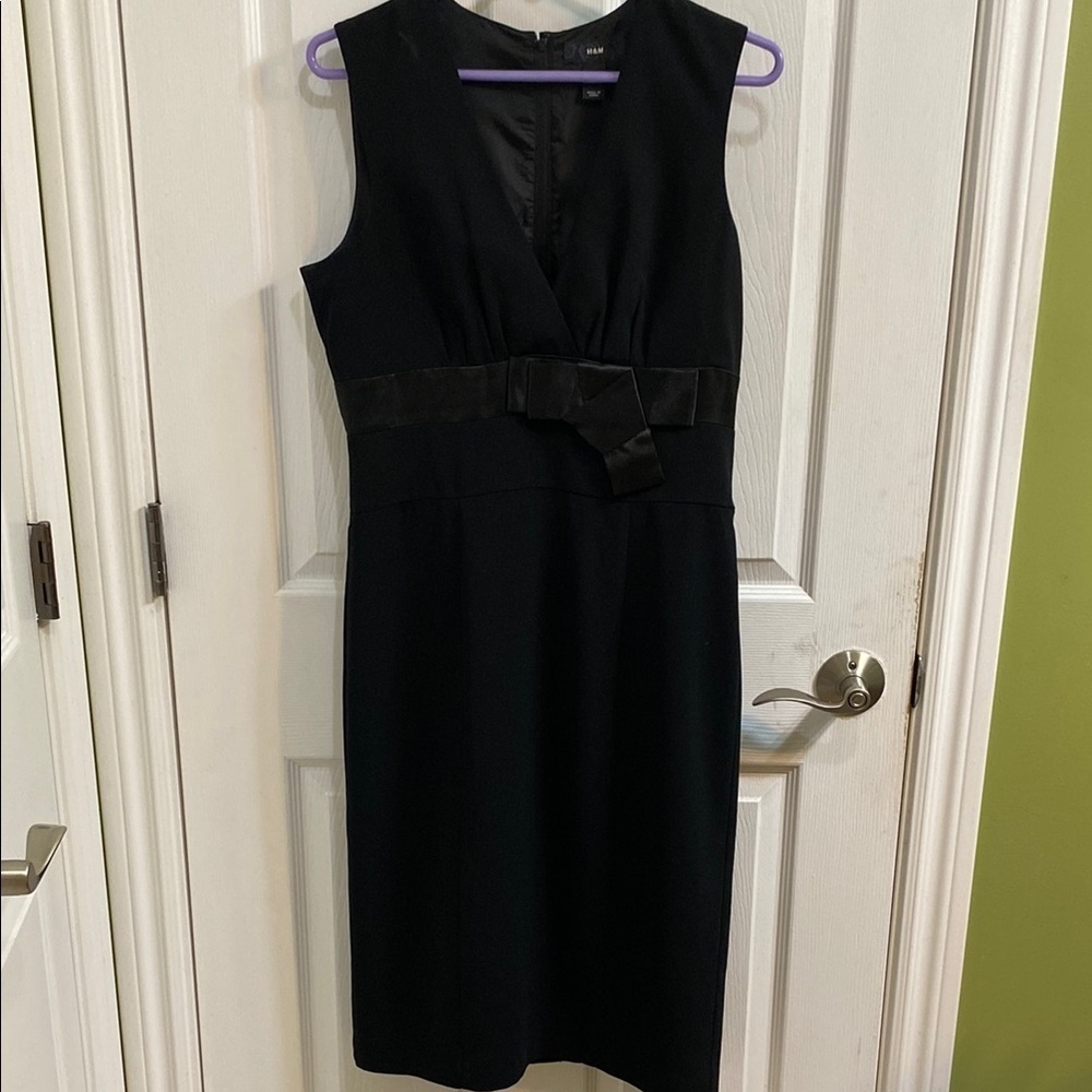 H&M Black Bow Evening Dress Back Zip Plunge Neck Women’s Size 6 Party Night Out